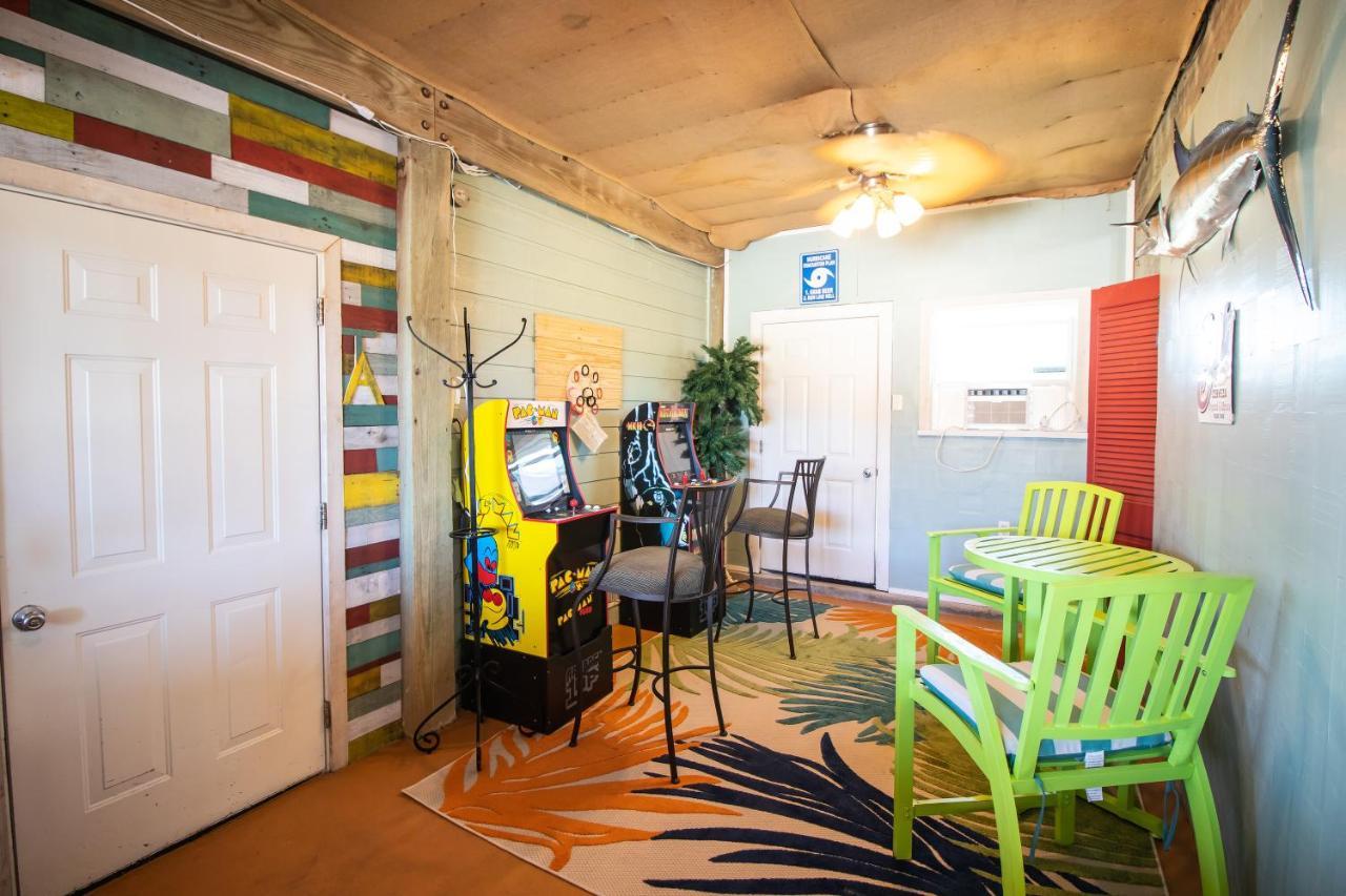One-Of-A-Kind Beach Home With Lounge Bar Game Room Galveston Esterno foto